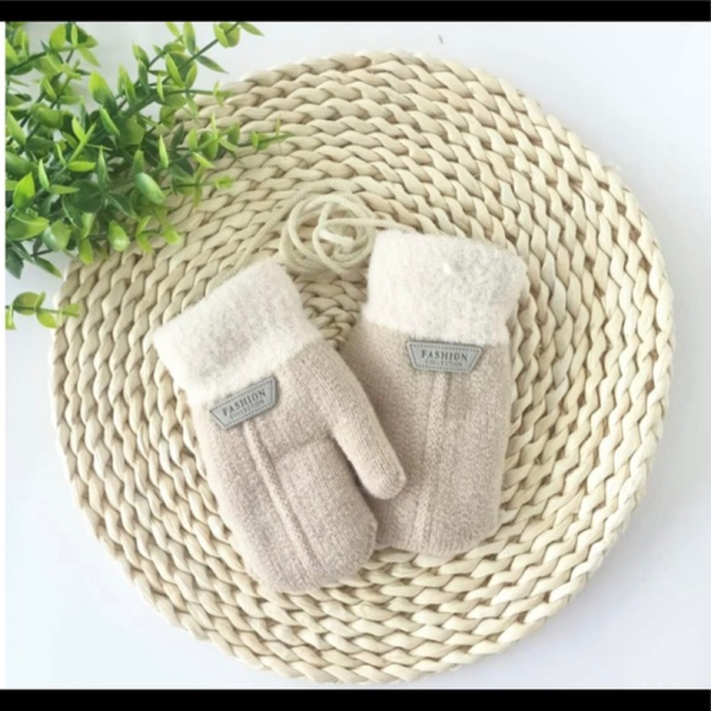 #Child’s Padded Mittens